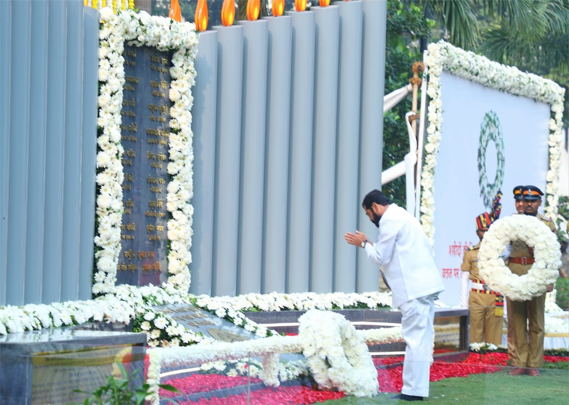Mumbai 26/11 Attacks: Eknath Shinde pays homage 