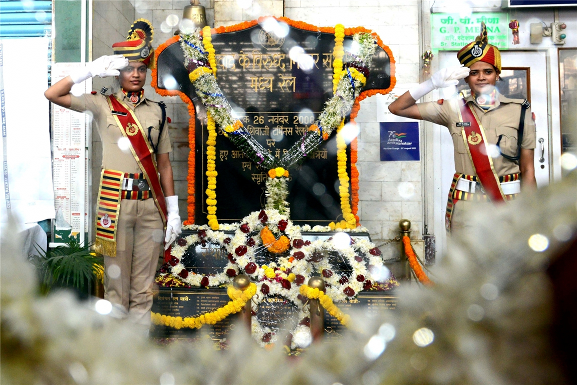 Mumbai 26/11 Attacks: Railway Police Force personnel pay tribute