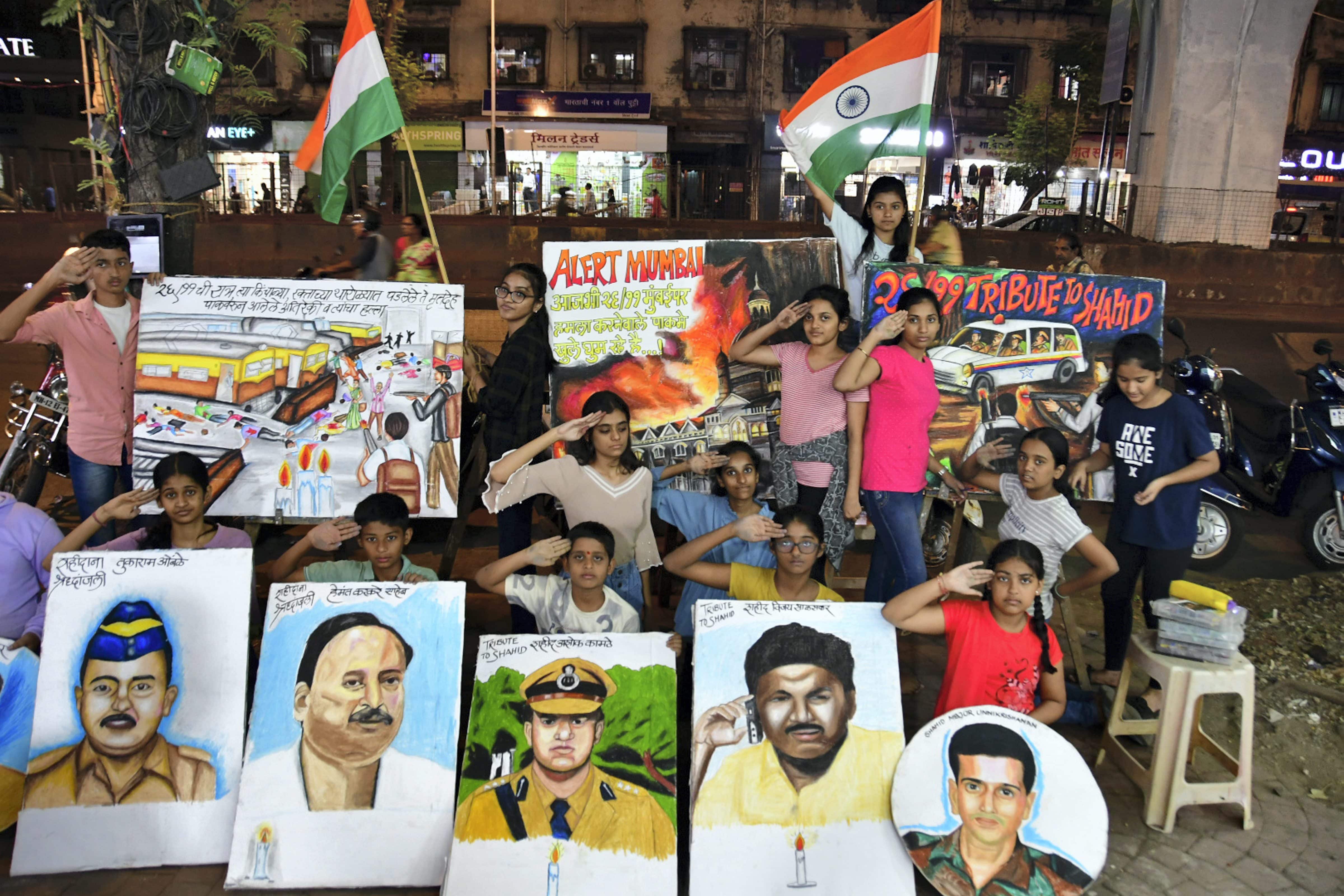 Mumbai 26/11 Attacks: Art students pay their tributes