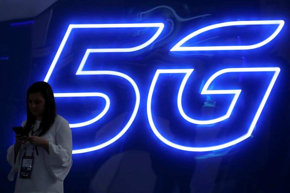 Govt tells telcos not to install 5G base stations within 2.1 km from airports