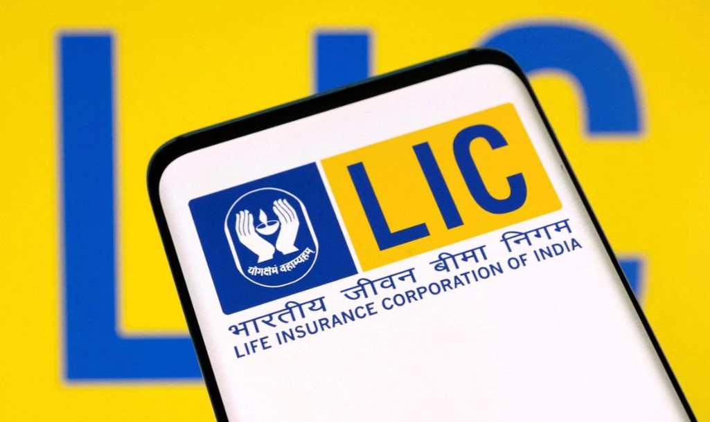 LIC buys 1.2 lakh shares in HDFC via open market, increases stake over 5%