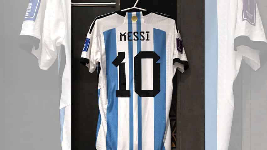 Lionel Messi Wife Antonela Roccuzzo Fetes World Cup in Louis Vuitton – WWD