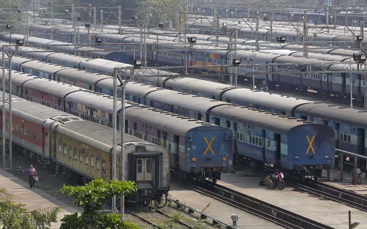 Trains Cancelled today, 22 December: Kanpur Shatabdi among 225 trains cancelled by Indian Railways; 15 diverted- Check full list; IRCTC refund rule