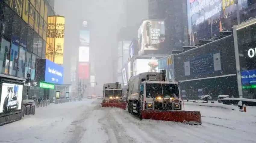 Canada: Winter storm hits Ontario and Quebec; leads to powercuts, cancelled  flights, school closures