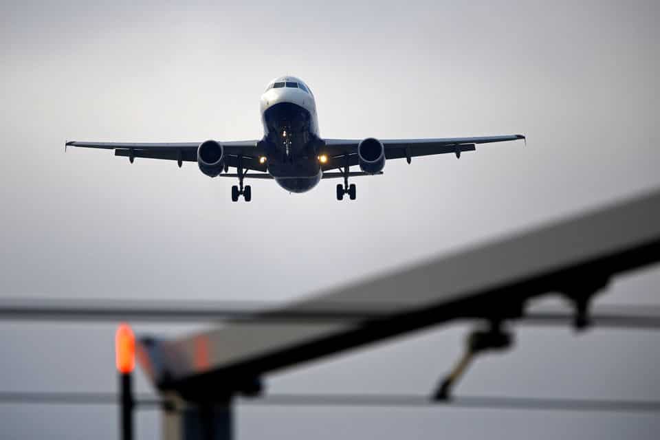Hundreds of flights grounded as US Federal Aviation Administration experiences computer outage