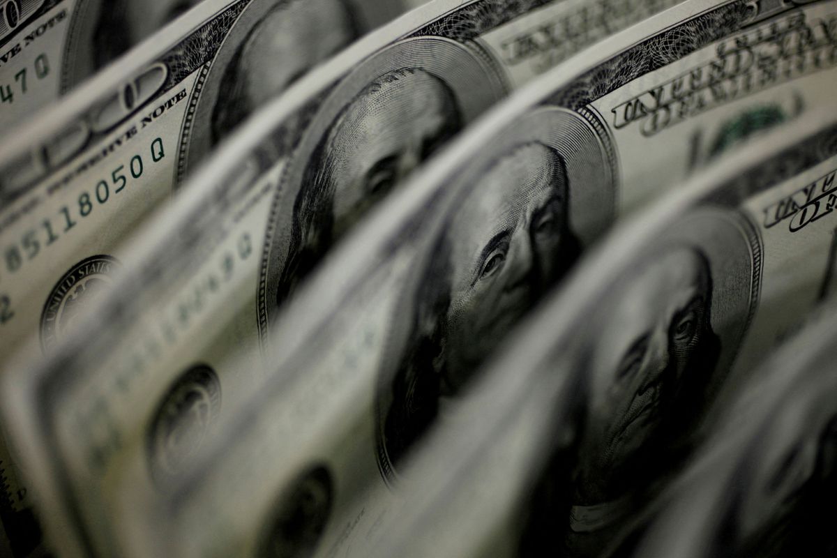 FII outflow reaches Rs 21,465 crore in 15