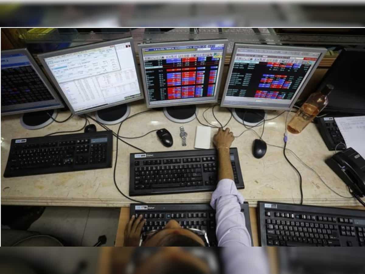 Traders&#039; Diary: Buy, sell or hold strategy on