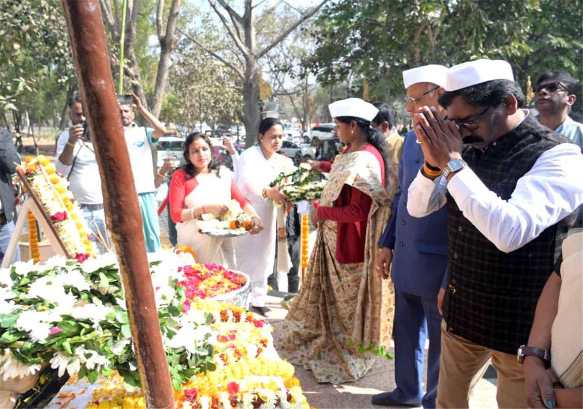 Jharkhand CM and others pay tribute