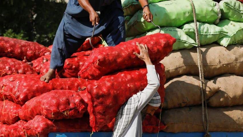 Cash-strapped Pakistan’s weekly inflation rise to 38.4%
