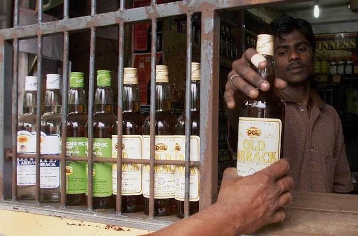 https://cdn.zeebiz.com/sites/default/files/2023/02/20/228124-mp-new-liquor-policyjpg-1.jpg?im=Resize%3D%281200%2C900%29