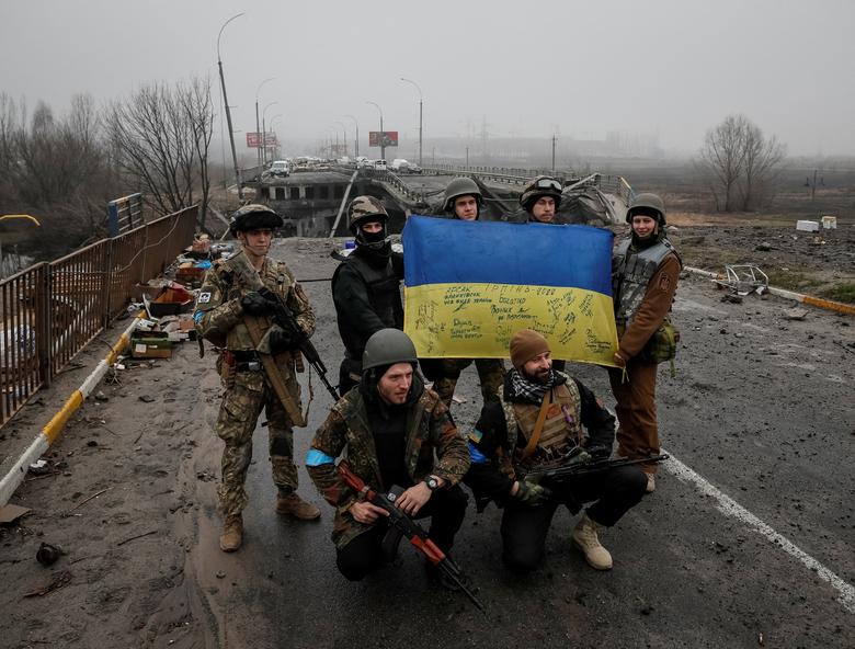 US President Joe Biden unveils new Ukraine weapons
