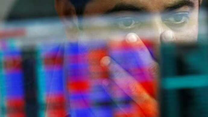 Traders' Diary: Buy, sell or hold strategy on SpiceJet, DLF, ONGC, NBCC, Dreamfolks, 15 other stocks today