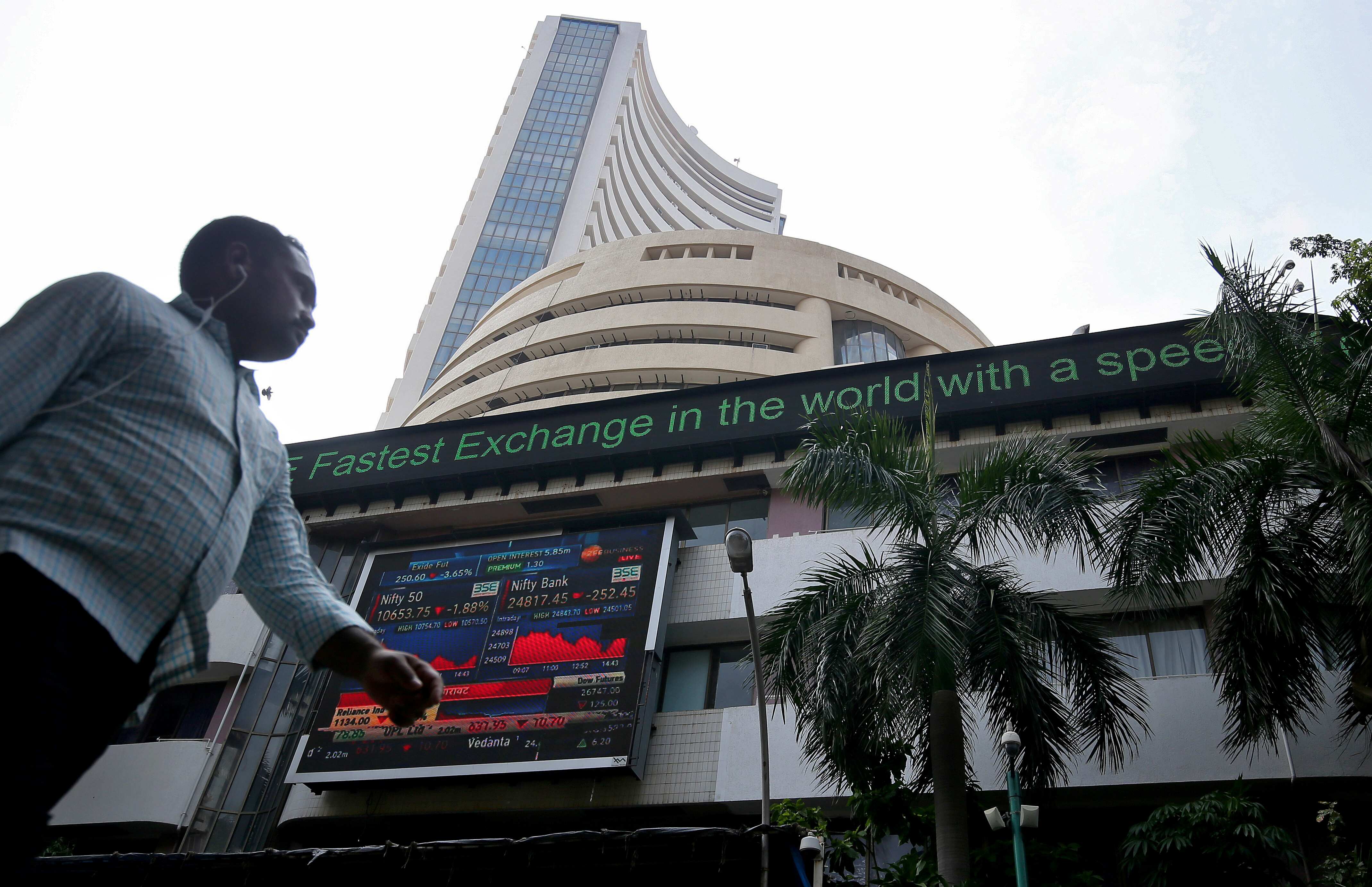 Top Gainers & Losers: Tata Motors, Maruti Suzuki rally, HDFC Bank cracks over 2%
