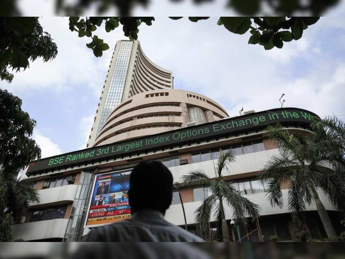 Top Gainers &amp; Losers: HDFC Life, Sun Pharma
