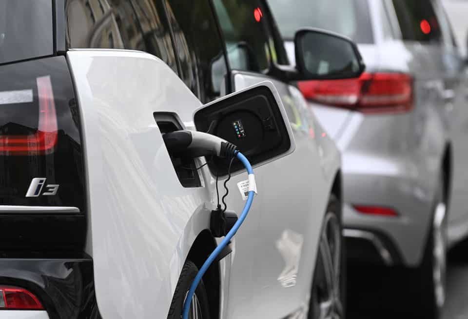 Delhi power firm opens 'first' e-vehicle charging station. But city already  has 39