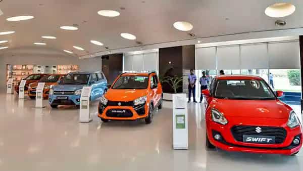 Car Discount: Big carmakers line up discounts as high as Rs 2.5 lakh