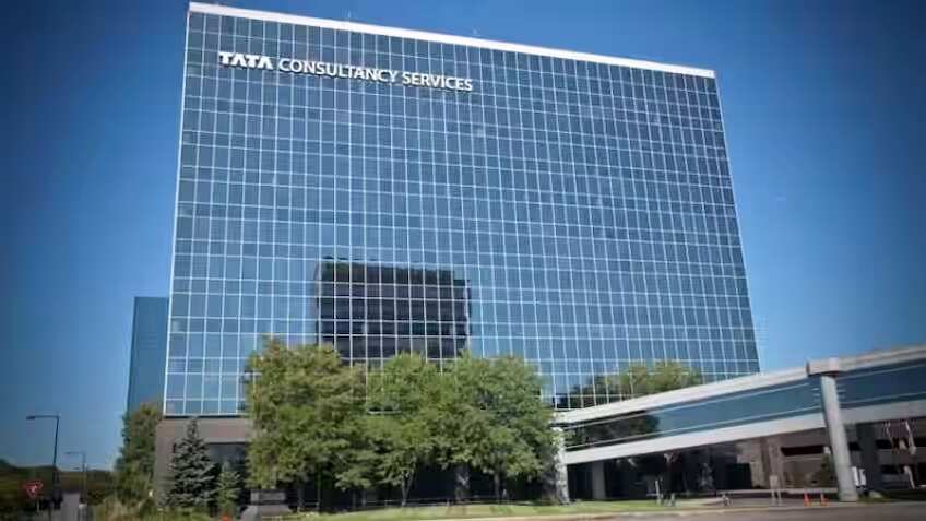 TCS posts 5% QoQ rise in net profit at Rs 11,392 crore; announces dividend of Rs 24