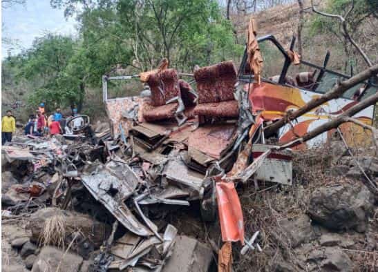 12 dead as bus plunges into gorge on old Mumbai-Pune highway, Maharashtra CM announces ex-gratia