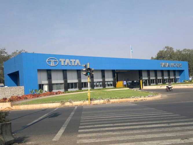 Read more about the article Tata Motors to hike prices from May 1; shares under pressure