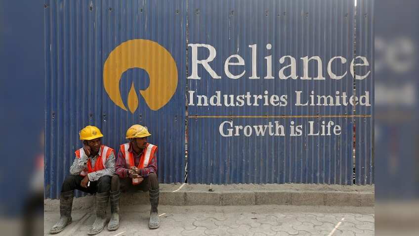Reliance shares rise after oil-to-telecom conglomerate reports 2% decline in Q4 revenue