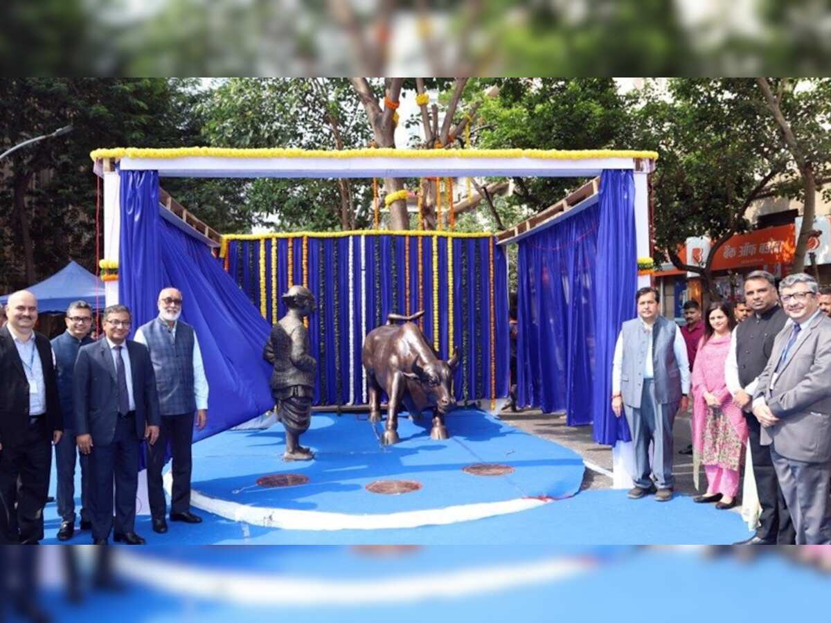 Sculptures of &#039;Charging Bull&#039; and &#039;Common Man&#039; unveiled