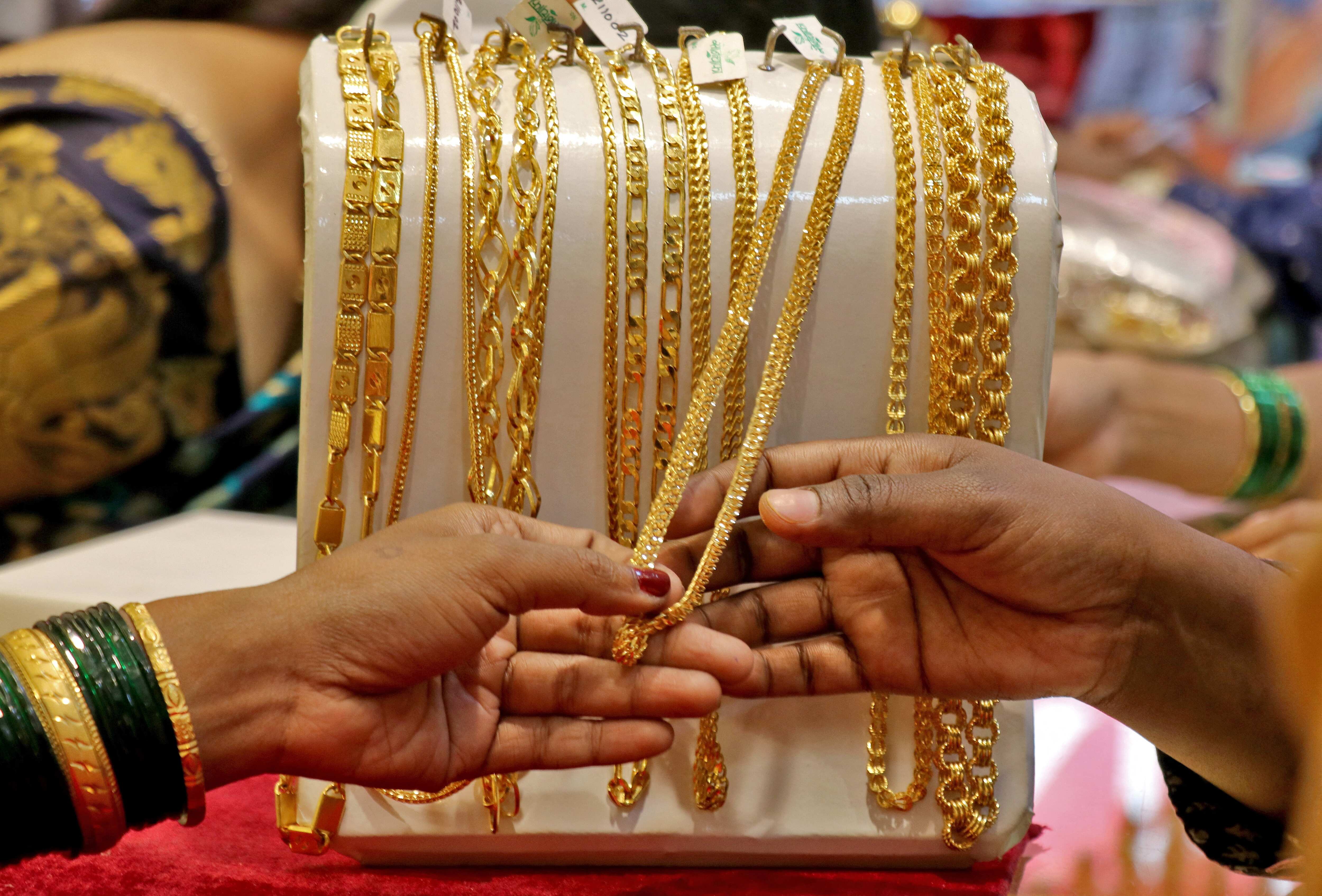 Gold And Silver Rate Today April 28 2023 Yellow Metals Trades Under 