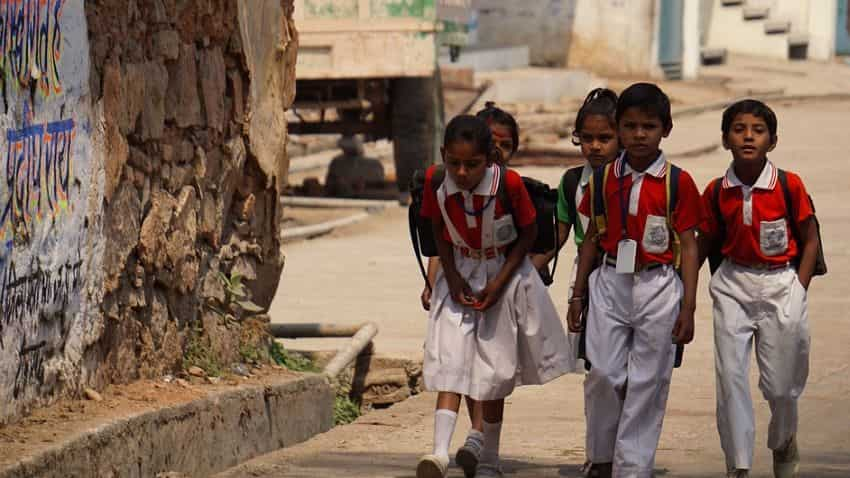 schools-for-students-up-to-class-8-closed-in-j-k-s-3-districts-due-to