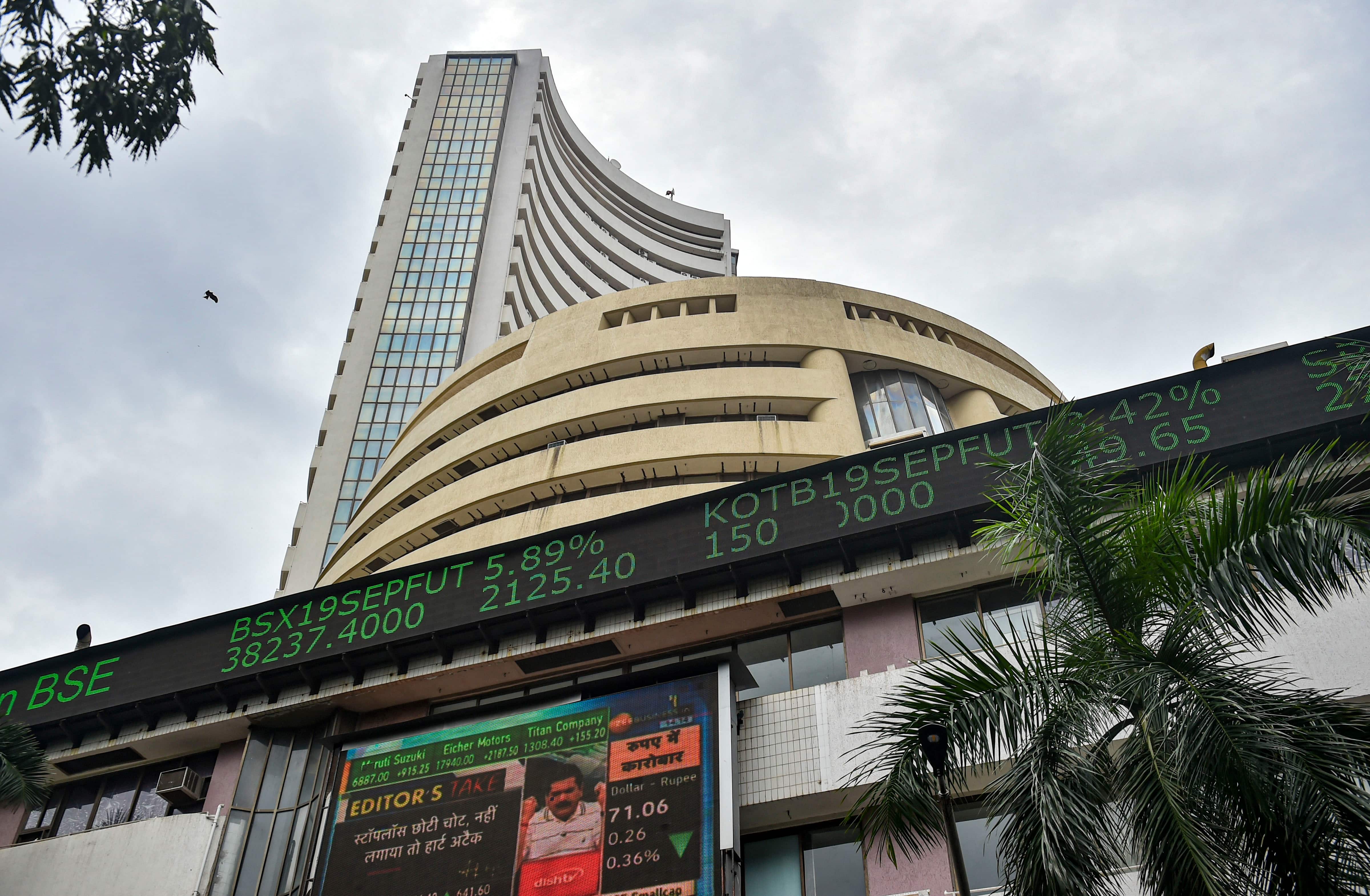 Top Gainers & Losers: TCS and IndusInd Bank rise among blue chip stocks; ITC dips over 1%