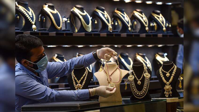 Gold price today (May 11, 2023): Yellow metal above Rs 61,000, silver above 76,000 after US inflation data release 