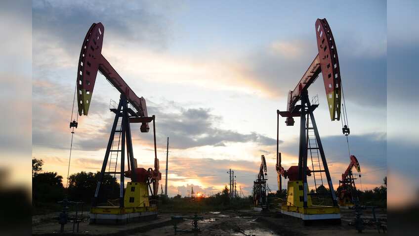 Crude oil prices decline by 2% on weak US and Chinese economic data