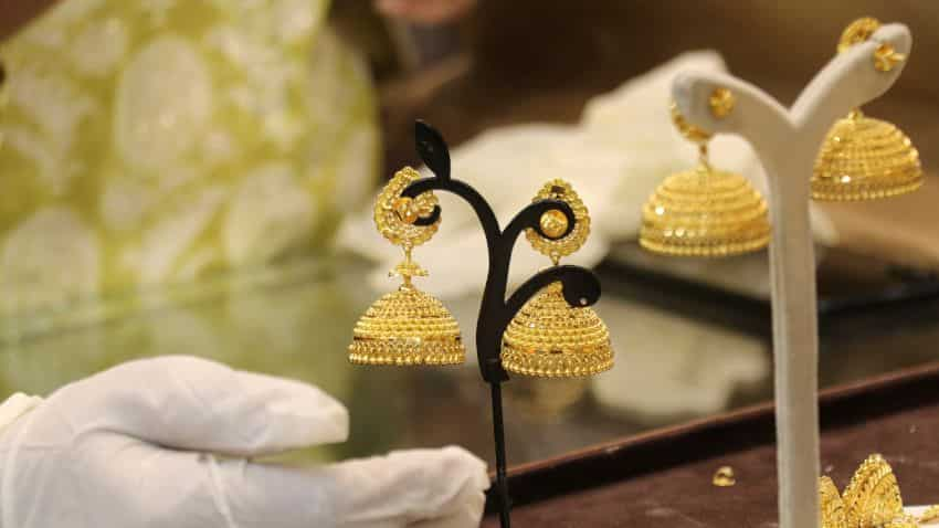 Thangamayil sales gold earrings