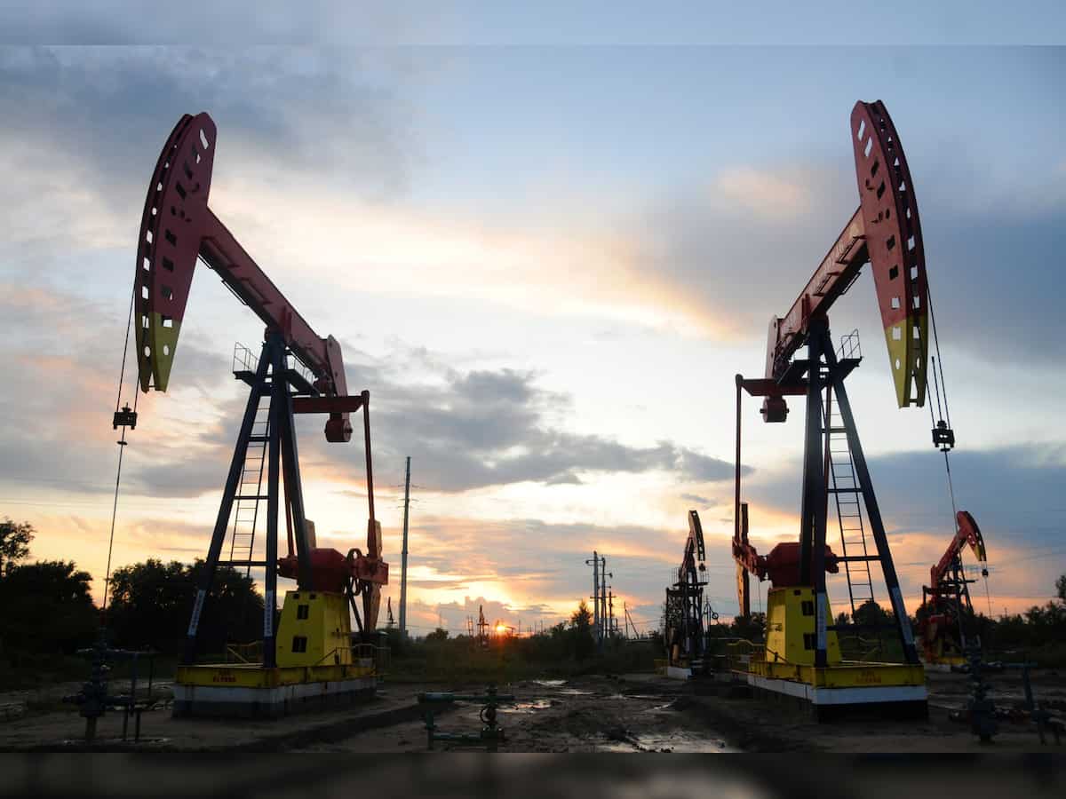 Crude oil prices rise 1% as supplies shrink, demand seen higher