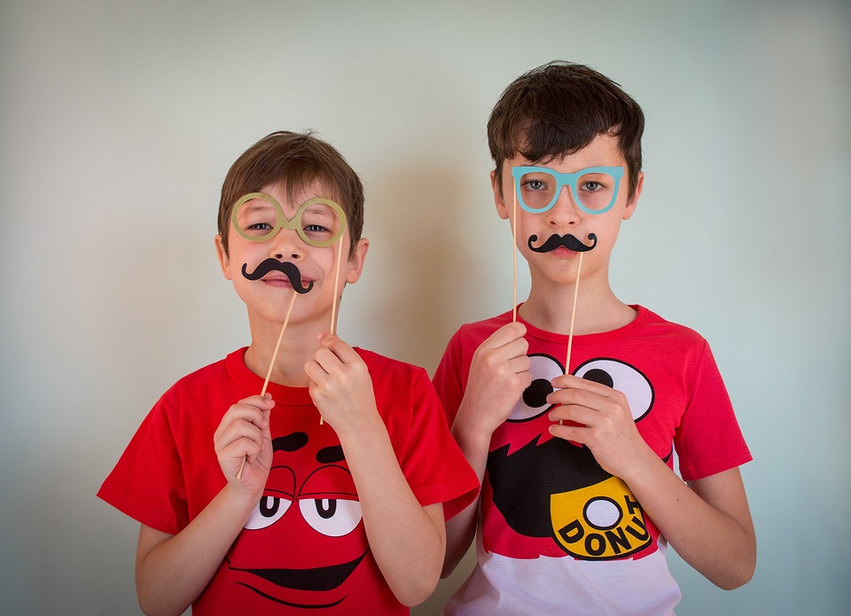 Brother's Day 2023: Messages, wishes, quotes to share | Zee Business