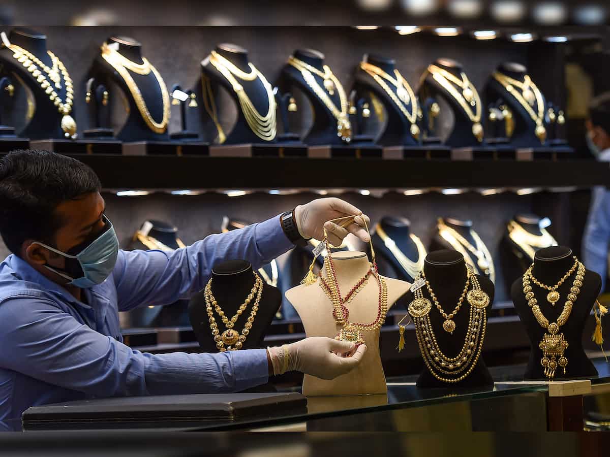 Gold price today (May 24, 2023): Yellow metal trades flat, above Rs 60,000— Should you buy or sell? 