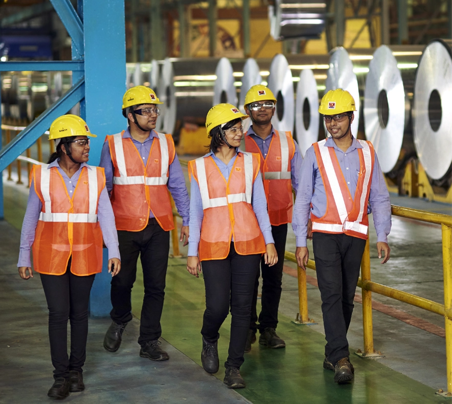 Hindalco Industries reports 37 YoY drop in Q4 PAT, announces 300