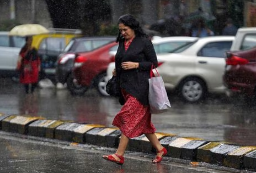 Delhi Weather Today: Cloudy skies, intermittent rain in Delhi to keep heat wave at bay till June 4