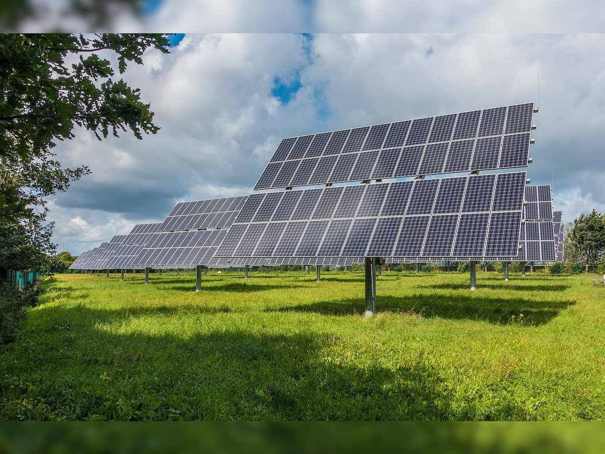 Solar capacity installations fall 48% to 1.9 GW in Jan-Mar 2023: Mercom India Research