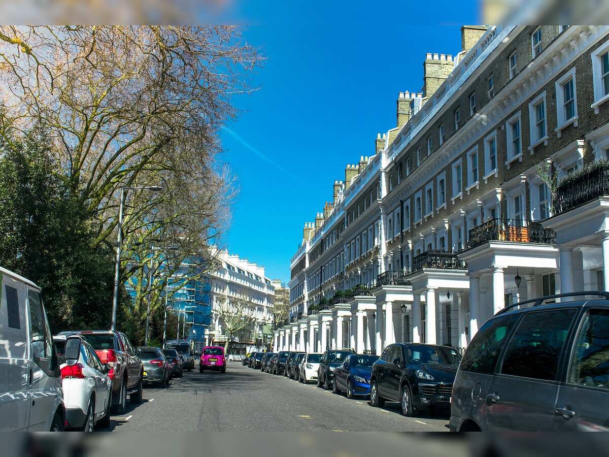 UK property prices drop the most since 2009: Report