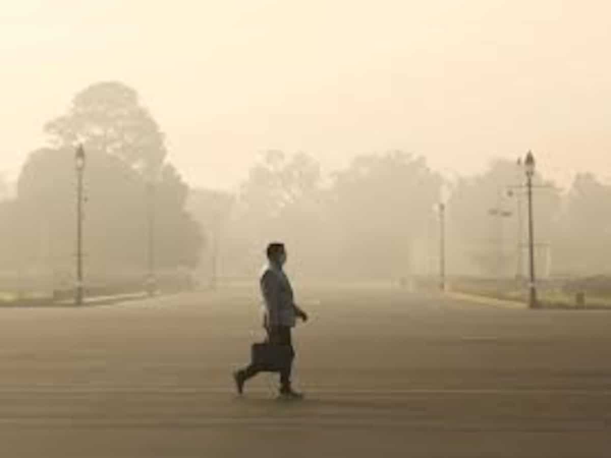 Delhi Weather Today: City records minimum temperature of 22.7 deg C