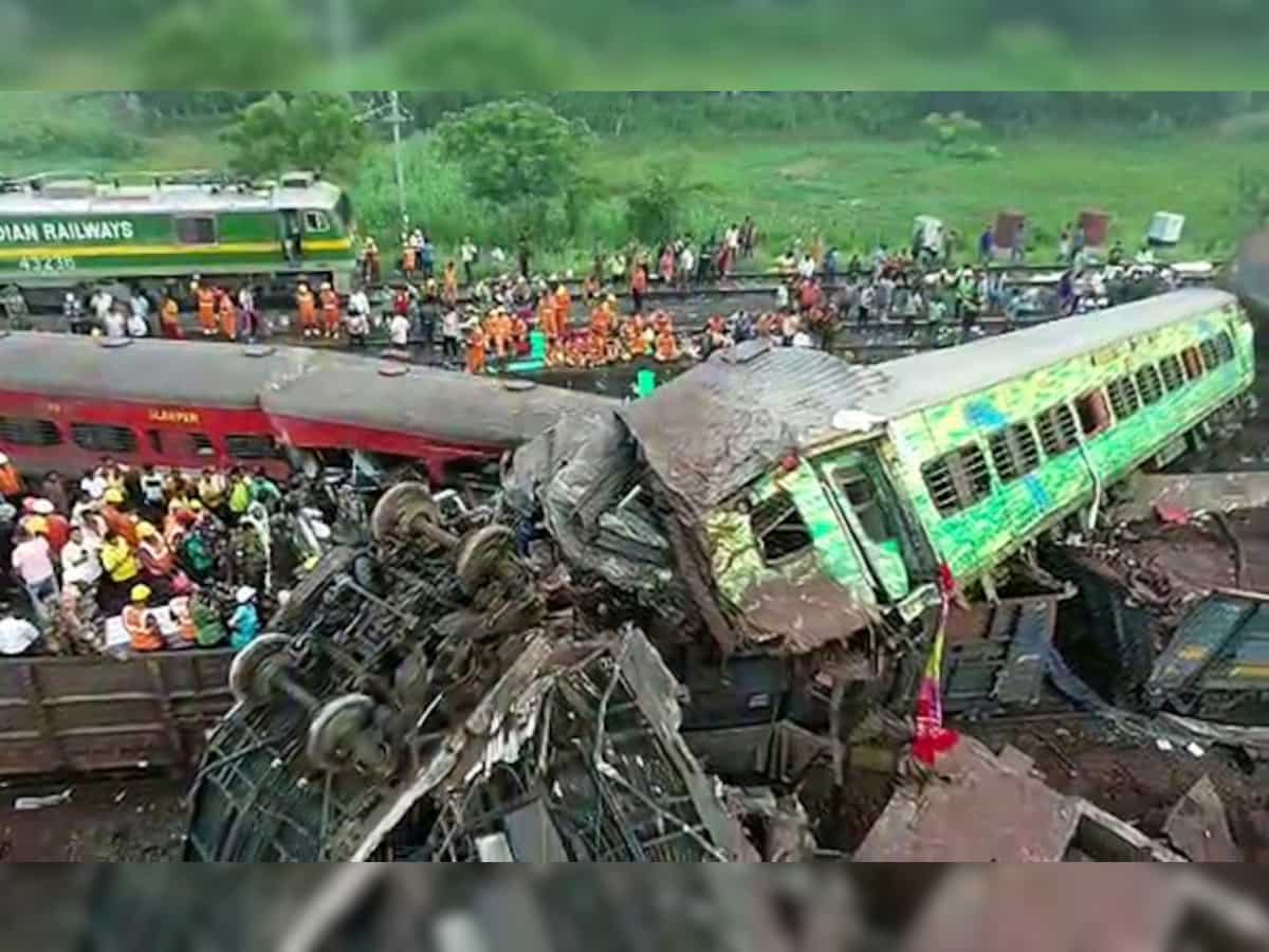 ओडिशा ट्रेन हादसा: रेलवे ने पटना जंक्शन पर जारी किया हेल्पलाइन नंबर Odisha train accident: Railway issued helpline number at Patna Junction