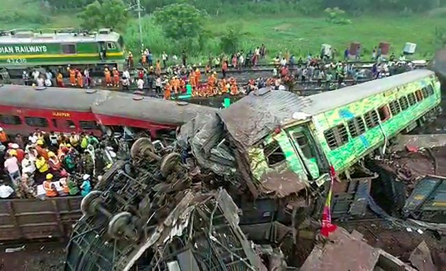 ओडिशा ट्रेन हादसा: रेलवे ने पटना जंक्शन पर जारी किया हेल्पलाइन नंबर Odisha train accident: Railway issued helpline number at Patna Junction