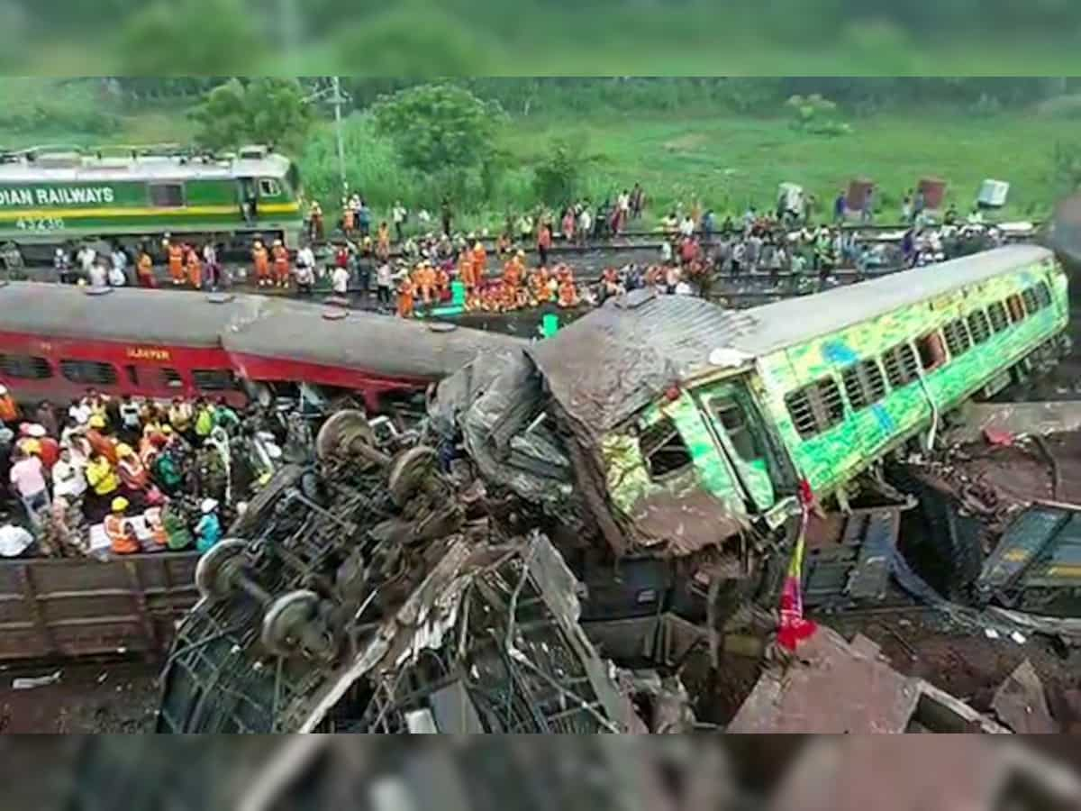 ओडिशा ट्रेन हादसा: रेलवे ने पटना जंक्शन पर जारी किया हेल्पलाइन नंबर Odisha train accident: Railway issued helpline number at Patna Junction