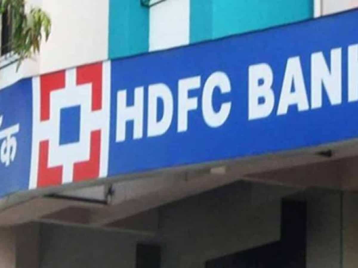 HDFC Bank suspends employee for abusing colleagues during online meeting  after video goes viral | Zee Business