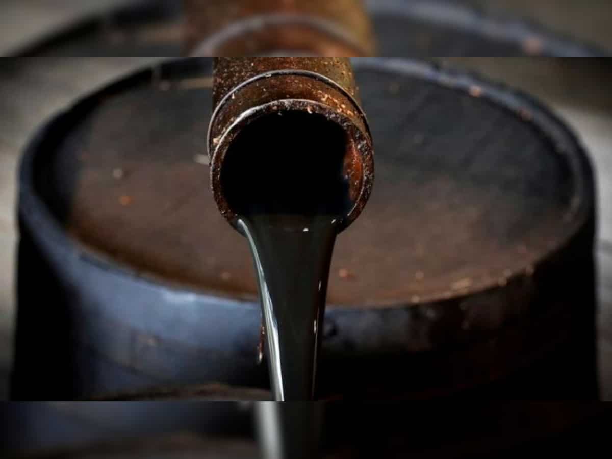 Oil posts second weekly decline as demand concerns overshadow Saudi cut