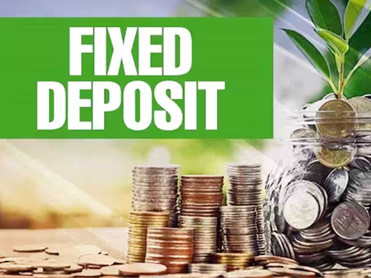 Fixed Deposit Interest Rate: Multiple smaller FDs or one consolidated FD which will earn higher returns?