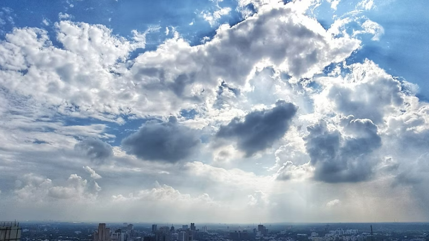 Delhi likely to see partly cloudy sky on Monday | Zee Business