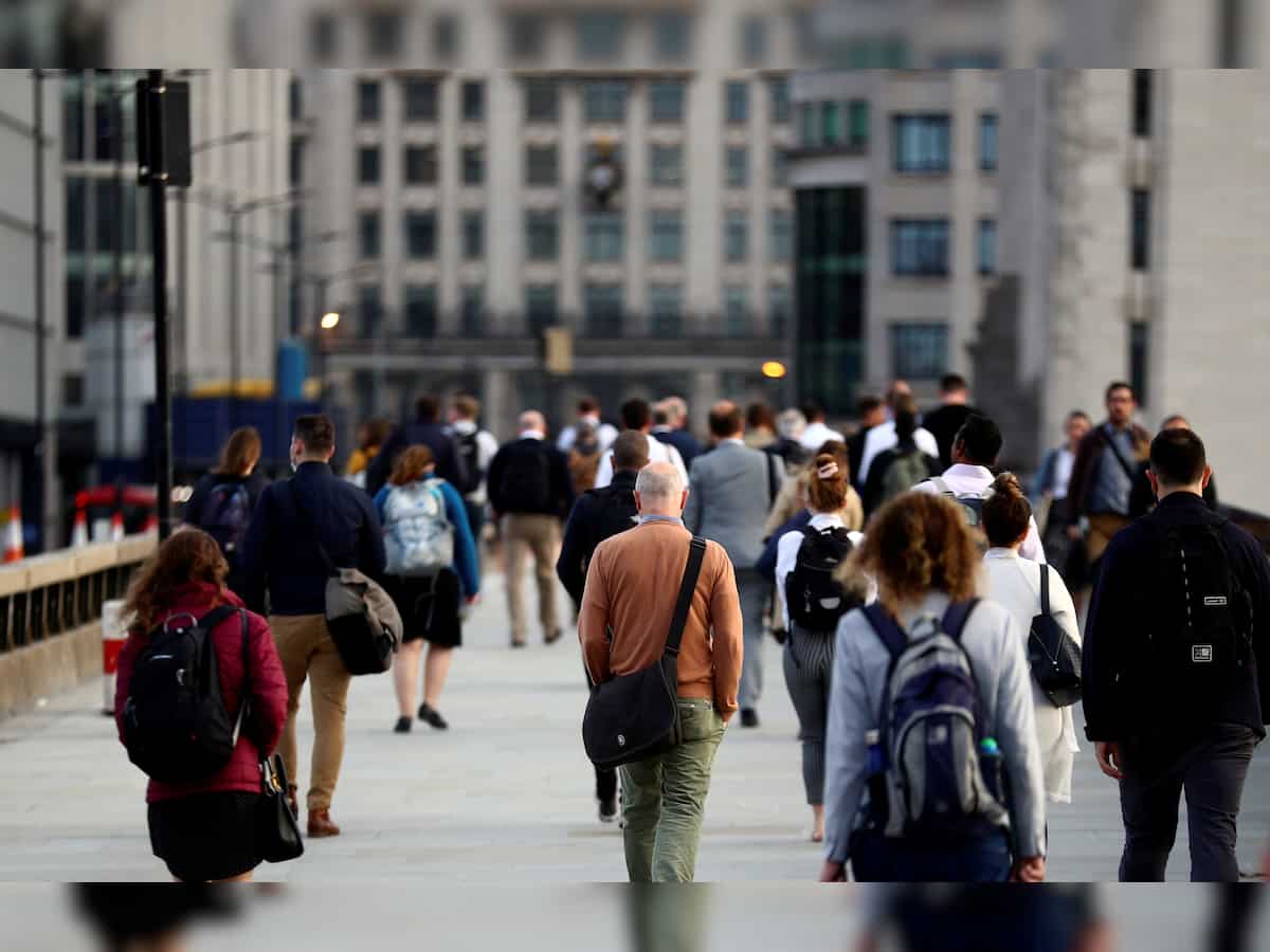  UK unemployment rate edges down unexpectedly as the number in work hits record high
