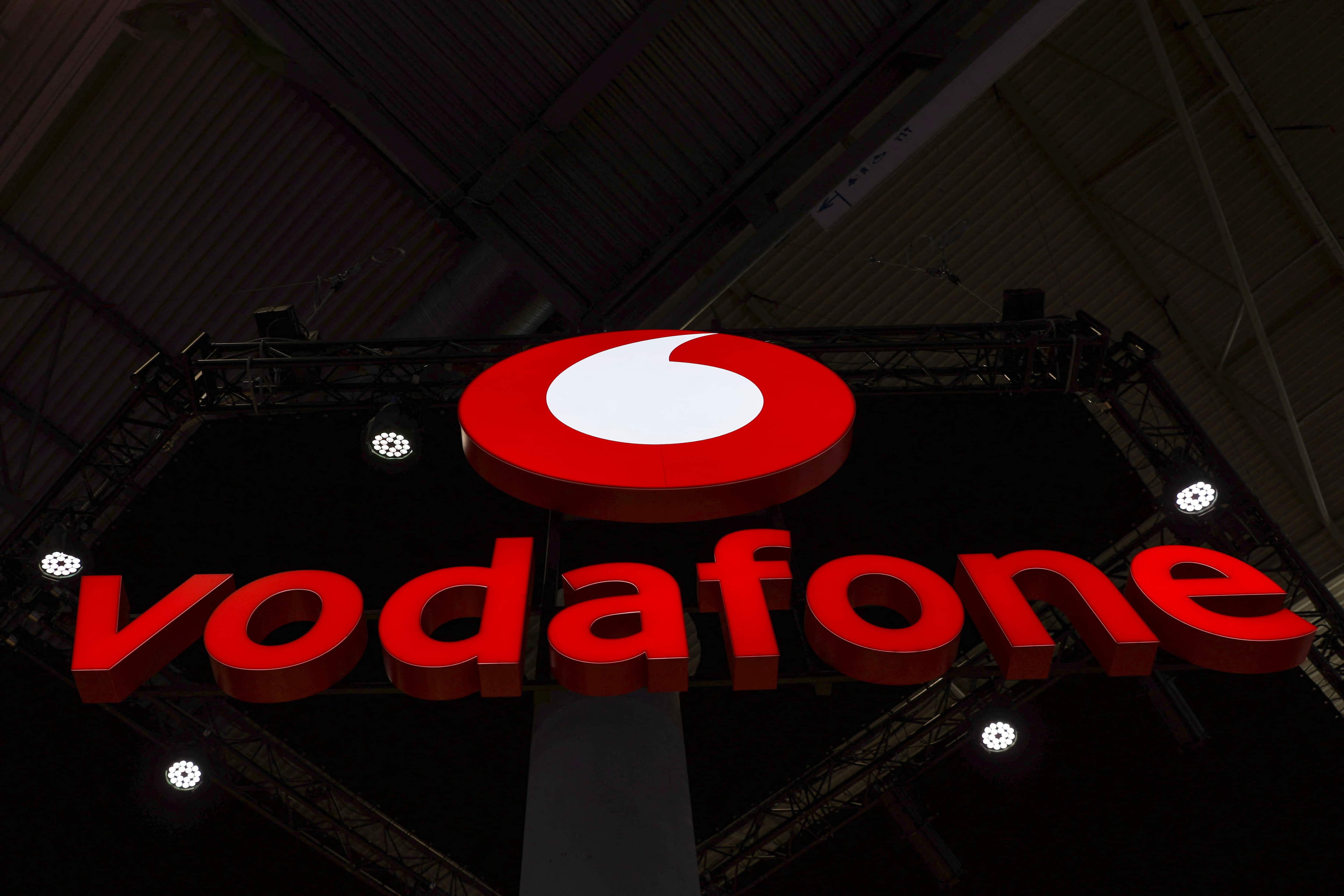Coronavirus: Vodafone offers 30 days free mobile data - BBC News