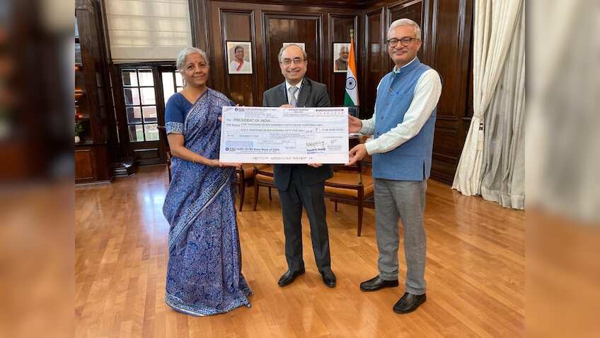 SBI pays record dividends to the government after a quantum leap in its last-quarter profit