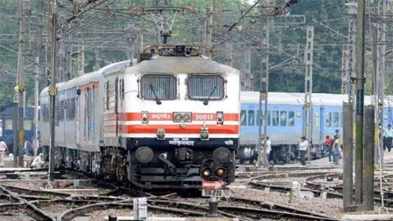 Biparjoy Cyclone Highlights: Heavy rains in Gujarat; railway track breached in Rajasthan; trains cancelled